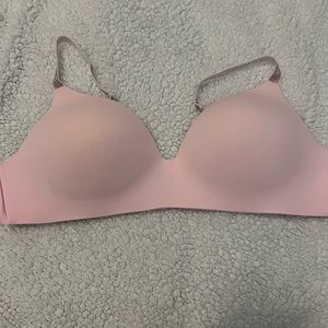 Vicctorias Secret Lightly Lined Wireless Tshirt  bra 34DDD